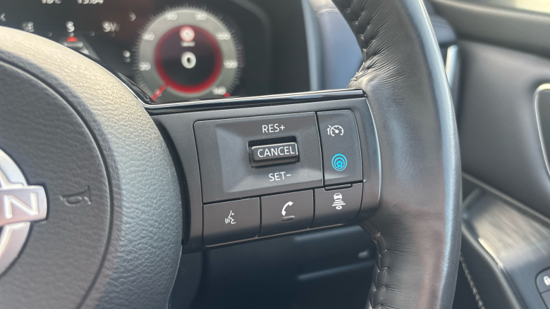 Nissan Qashqai 1.3 DiG-T MH Tekna 5dr Petrol Hatchback